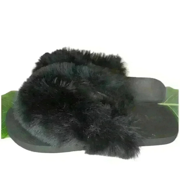𝅺ALEXIS Black Soft Faux Fur Flip Flops Sandals - Picture 3 of 6